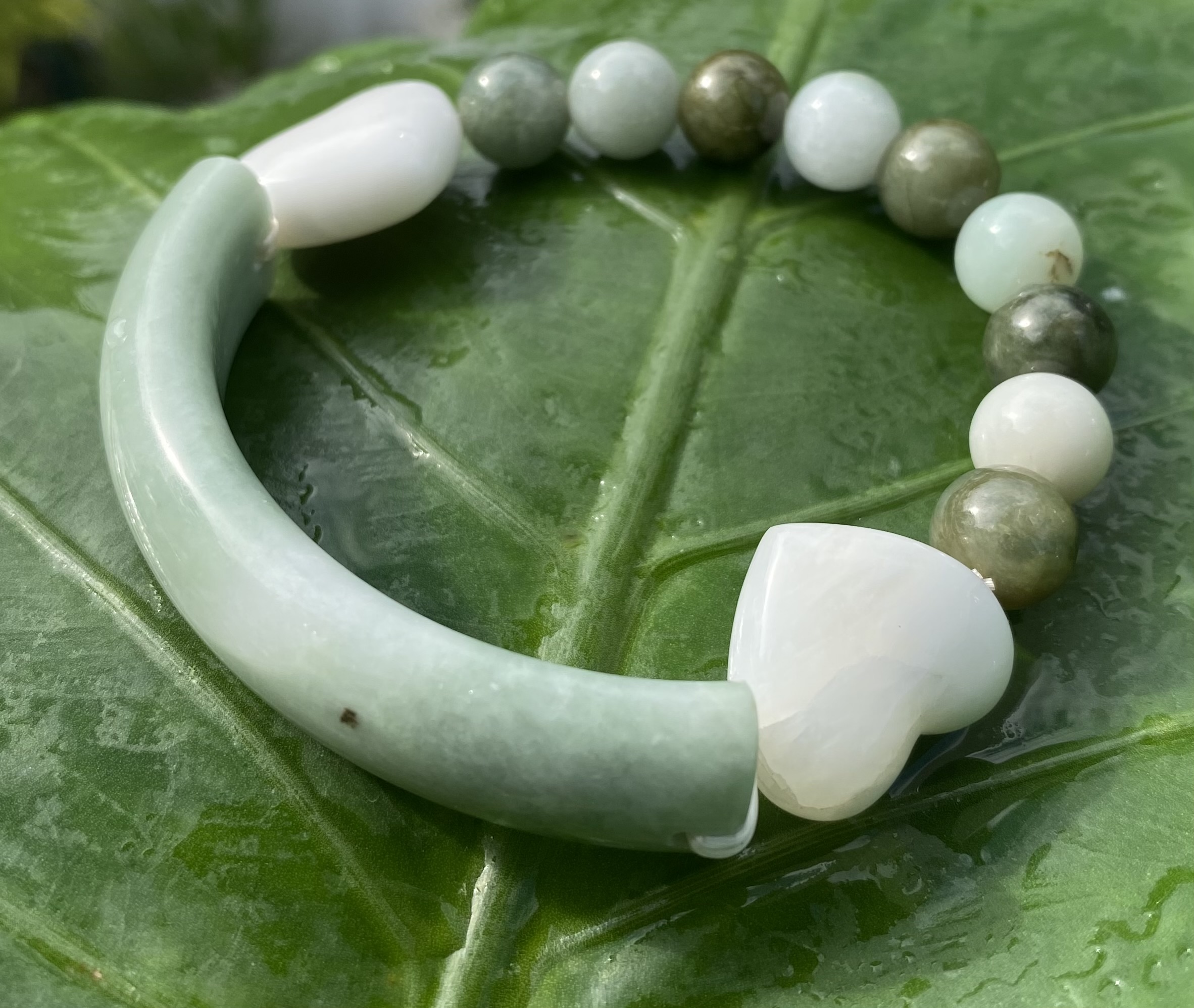 【ミャンマー産翡翠】アーチ型翡翠＆ハート型ケオンコクーン★ブレスレット