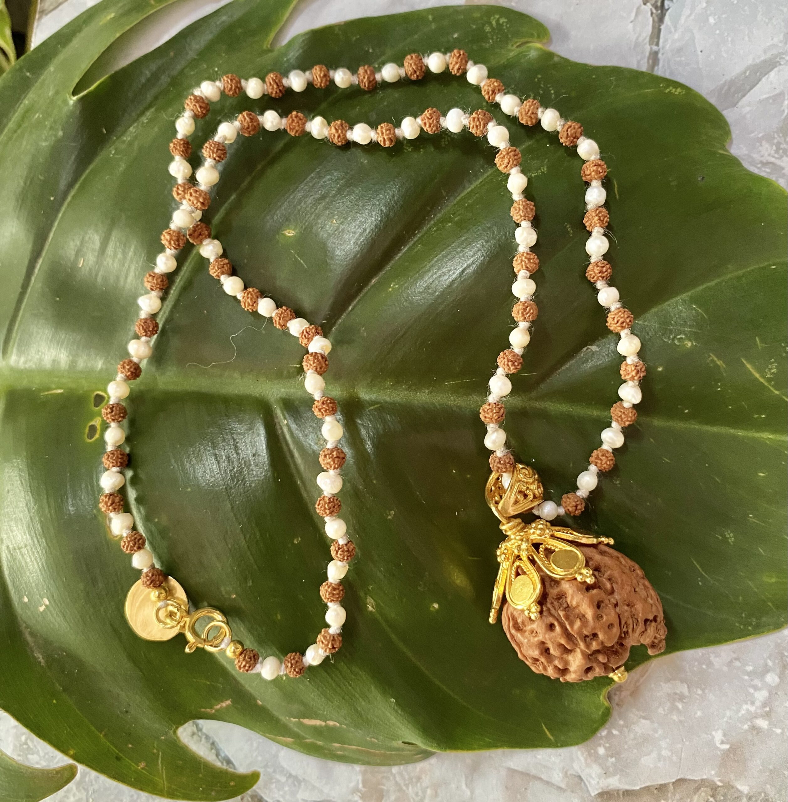 【パプアインドネシア産】サヴァール６面＋1面★淡水パールネックレス