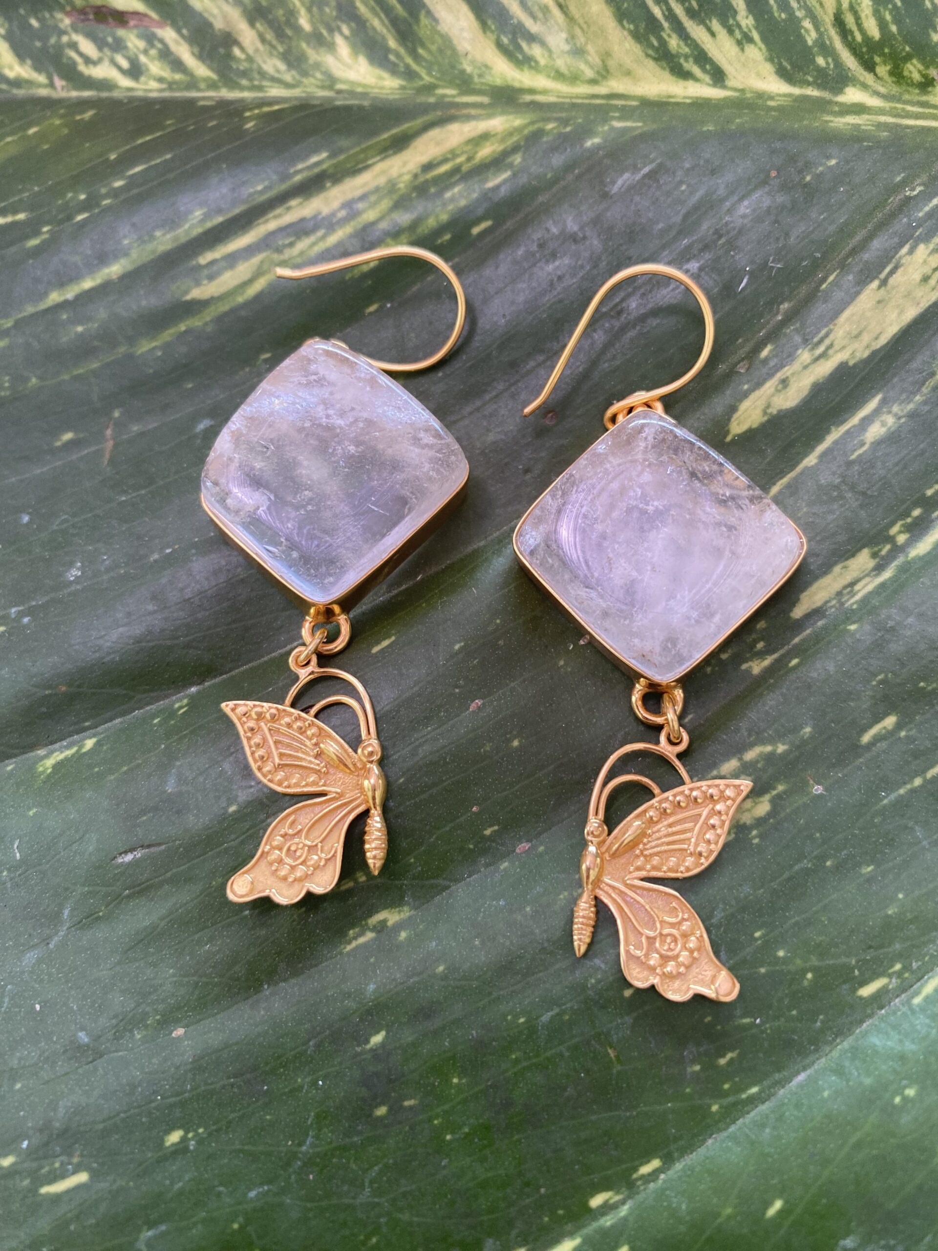 【水晶＆Kupu-kupu】２２KGPピアス（２５ーB）