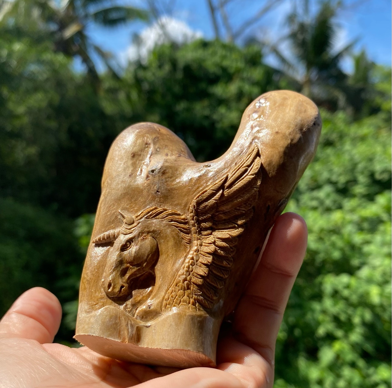 【ホワイトウリ（白珊瑚）】ユニコーン彫刻