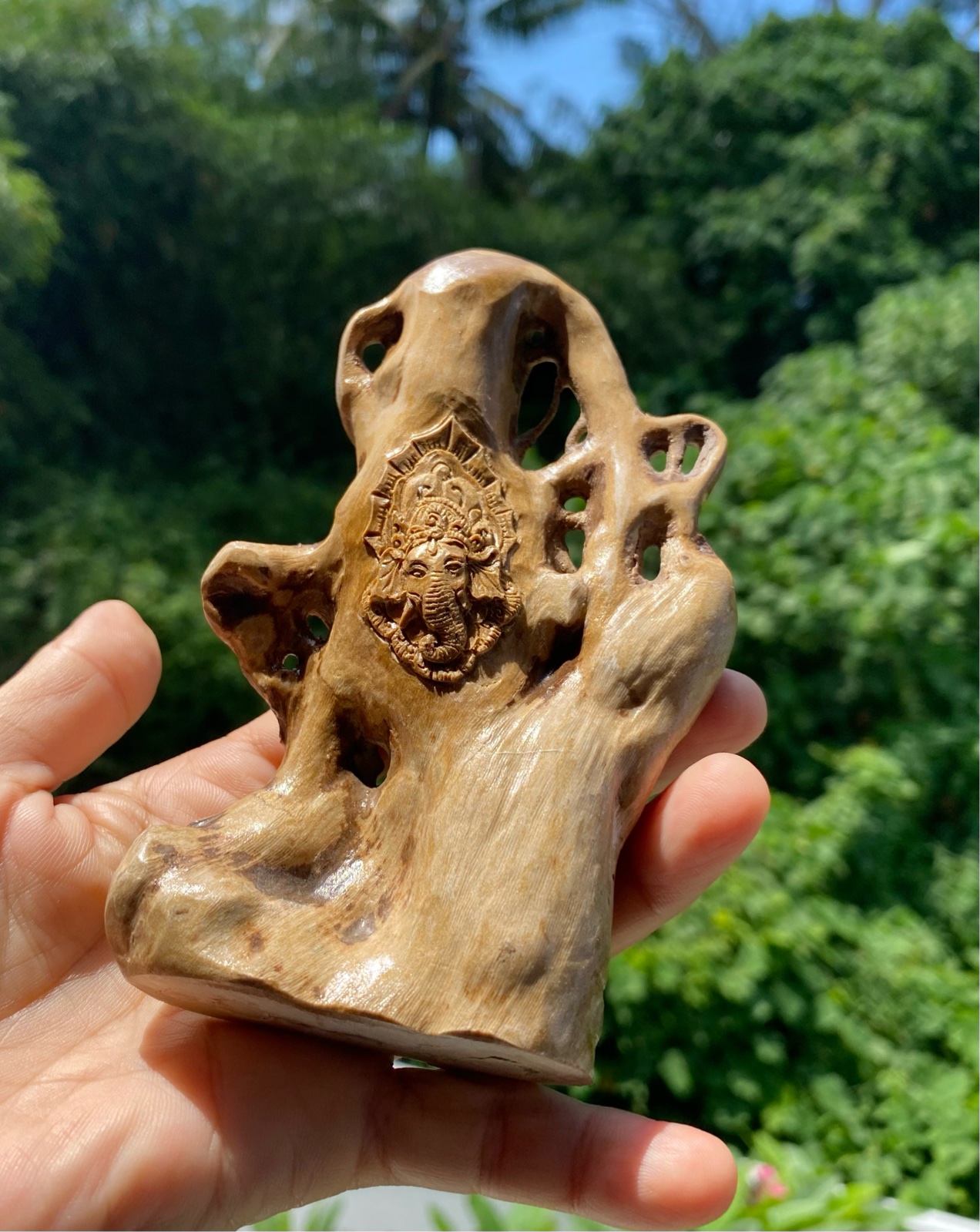 【ホワイトウリ（白珊瑚）】ガネーシャ彫刻