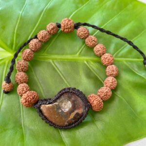 【アンモナイト化石】７面＆８面★マクラメブレスレット