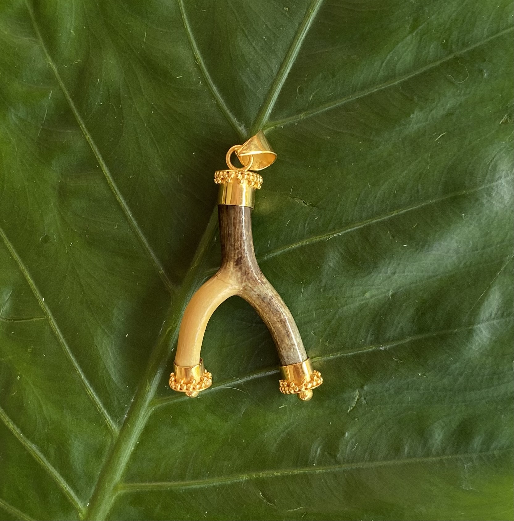 【深海松（ふかみる）】レインボーコーラル★ペンダントトップ（２５ーA）