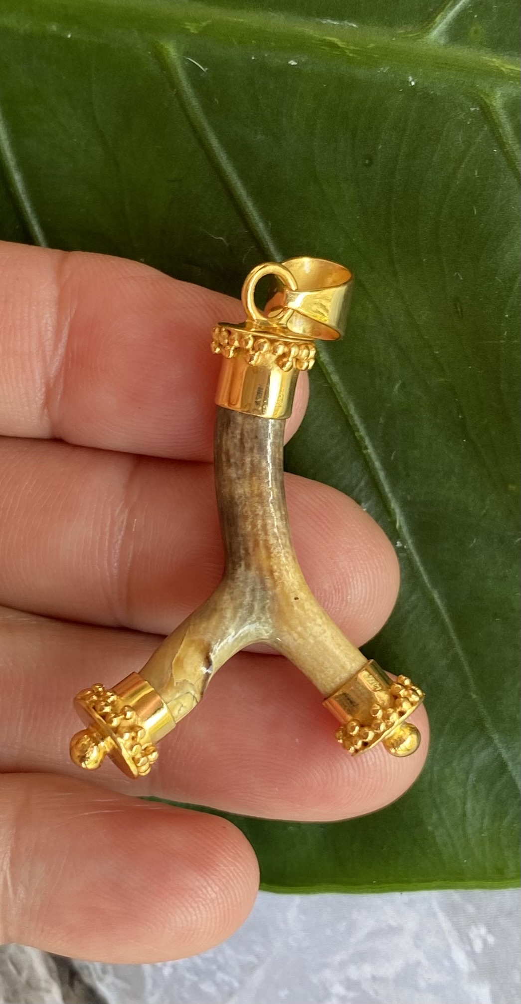 【深海松（ふかみる）】レインボーコーラル★ペンダントトップ（２５ーB）