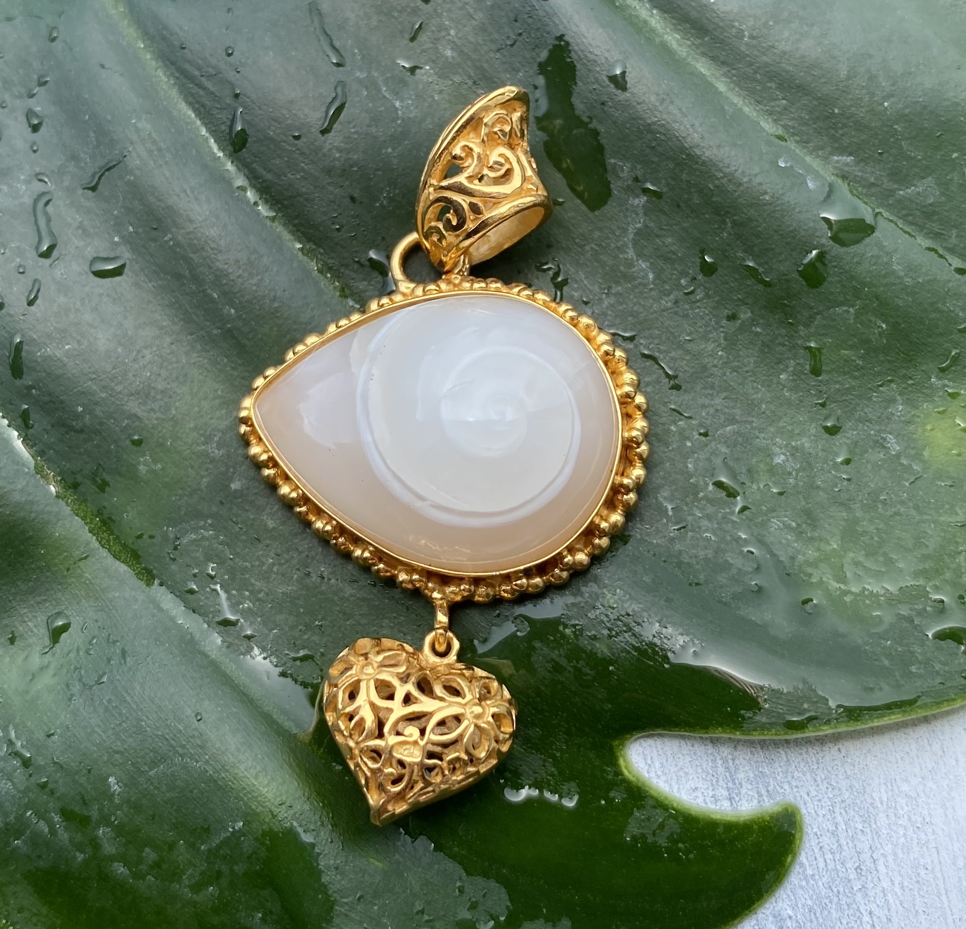 【スパイラルケオン＆ハート】２２KGPペンダントトップ