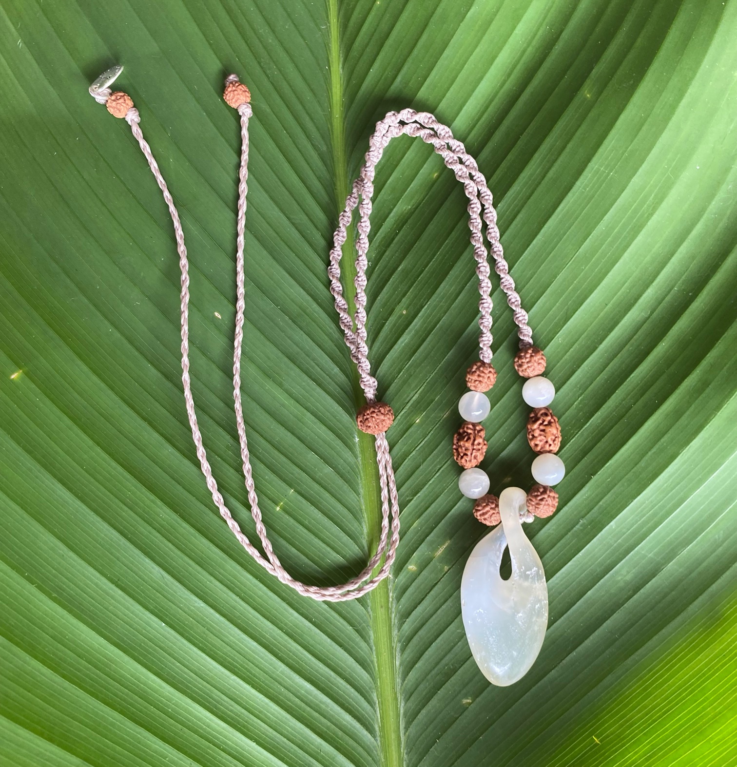 【アゲート（瑪瑙）★インフィニティ】再生と生命★紐ネックレス