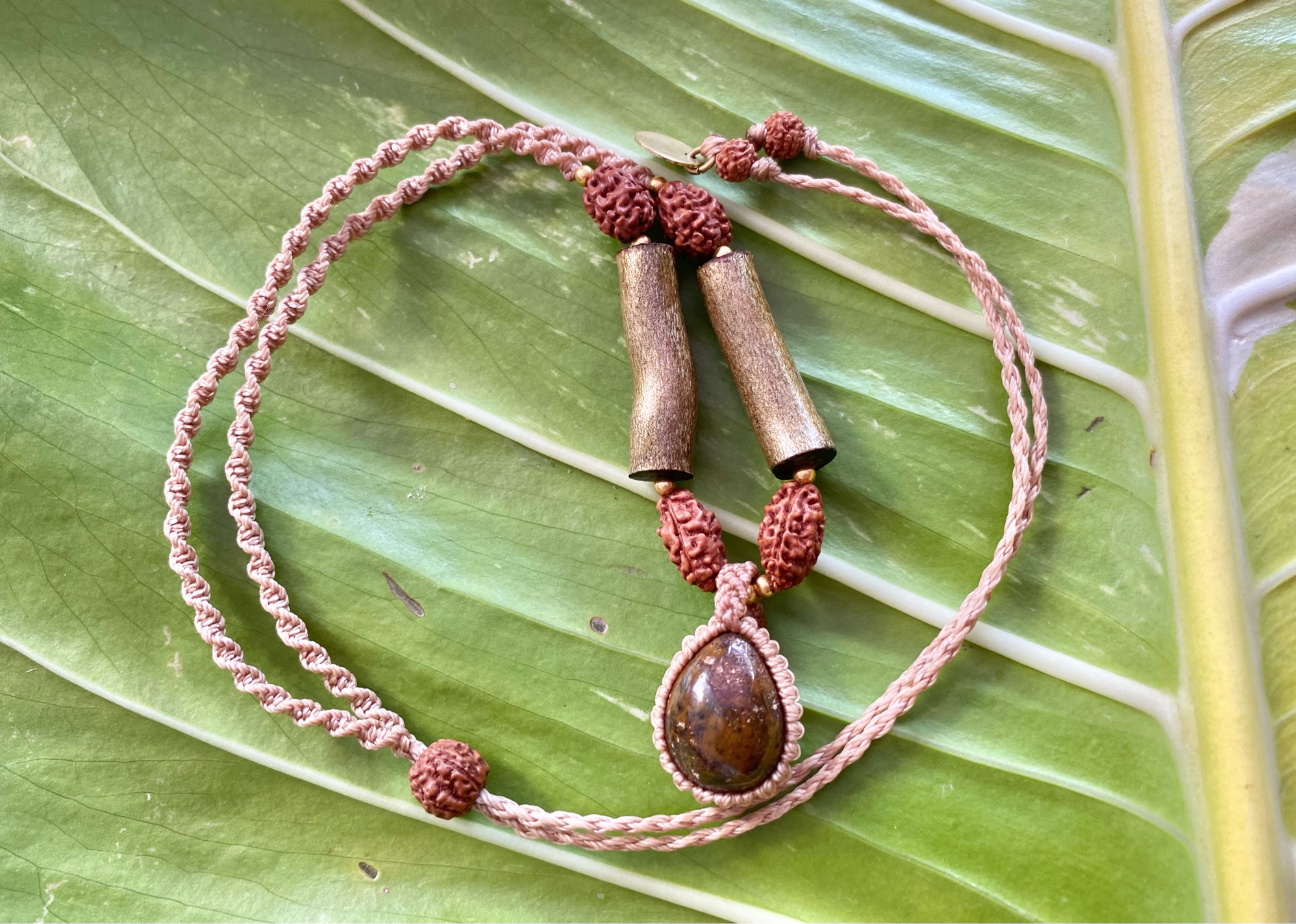 【プラキストーン】2面＆３面★ゴールドウリ原木★マクラメ紐ネックレス