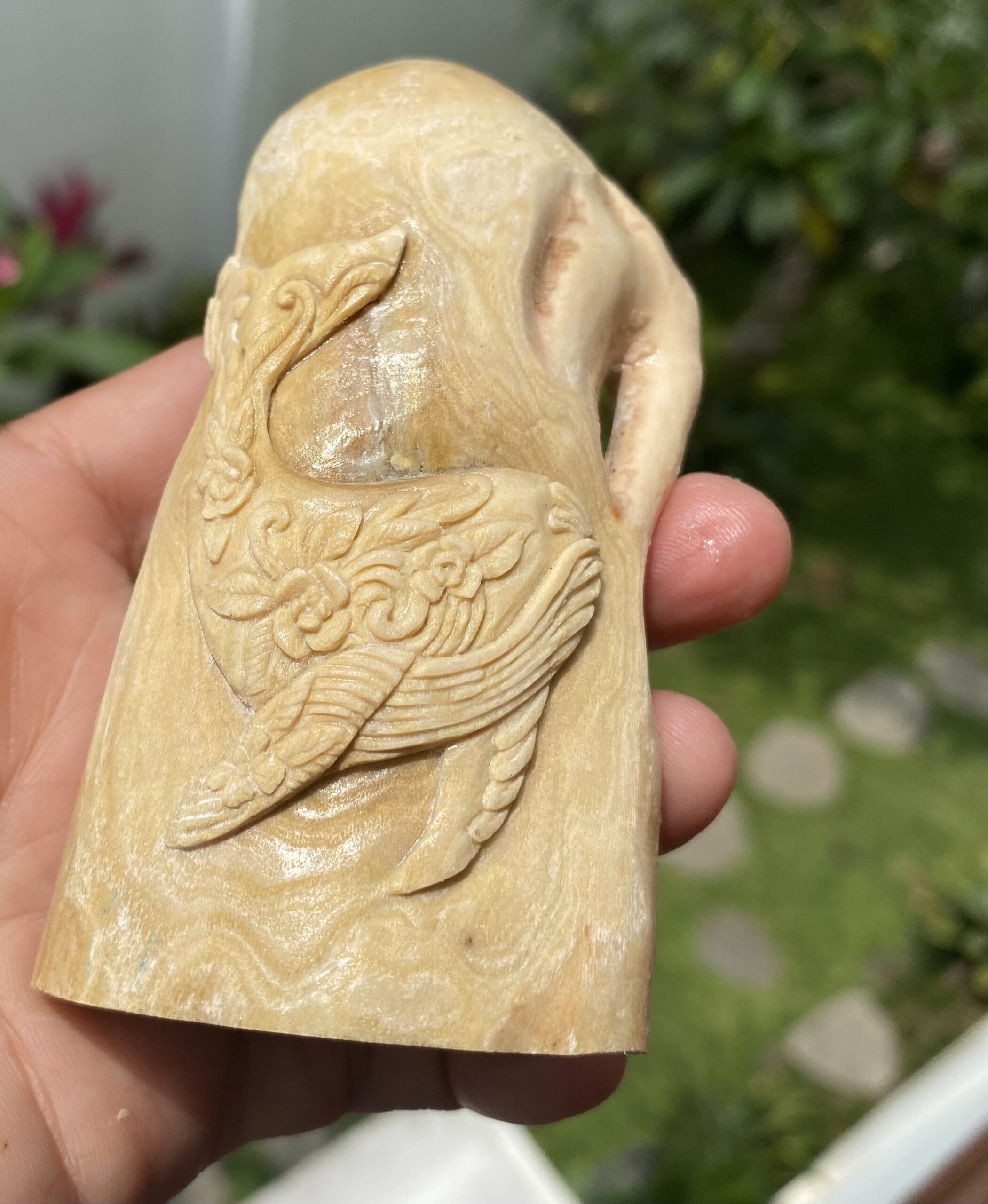【ホワイトウリ】お花の鯨彫刻★小さな置物