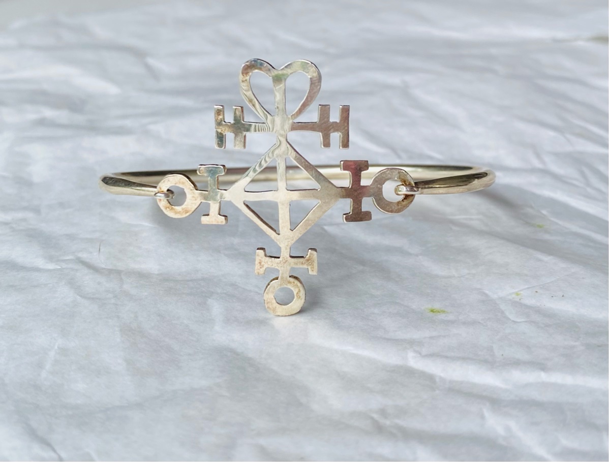 【幸運を解き放つ鍵（Lykill）】真鍮シルバーコーティング★バングル