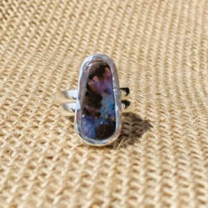 【オーストラリア産ボルダーオパール】槌目加工★シルバーリング（２６ーC）