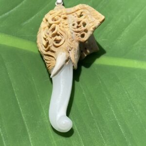 【ホワイトウリ】ガジャ（象）の横顔★ケオンペンダント（２６ーC）