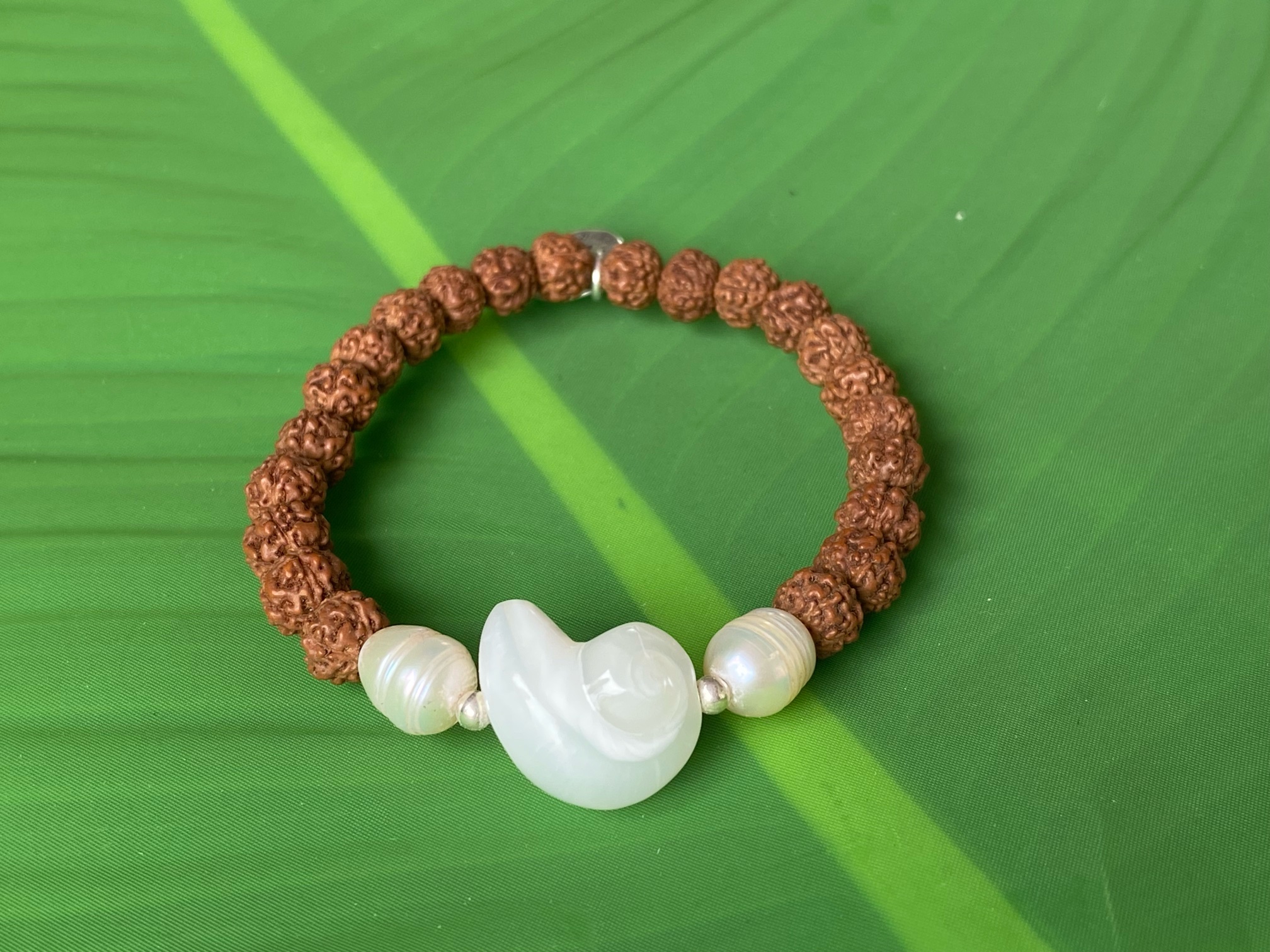 【入魂儀式済み勾玉ケオン】淡水オパール★ルドラクシャ５面★ブレスレット