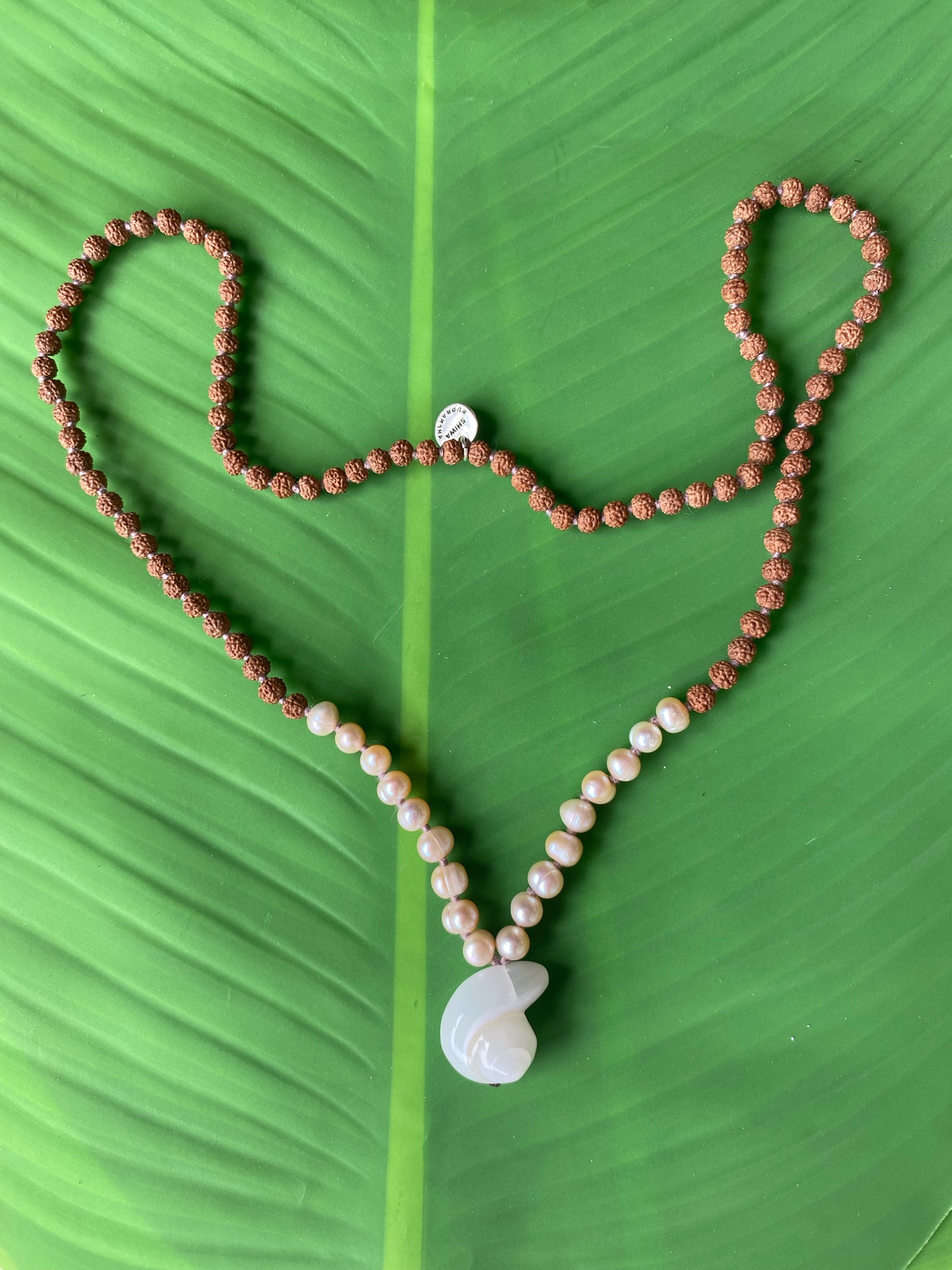 【入魂儀式済み勾玉ケオン】淡水オパール★ルドラクシャ５面★マーラー風ネックレス