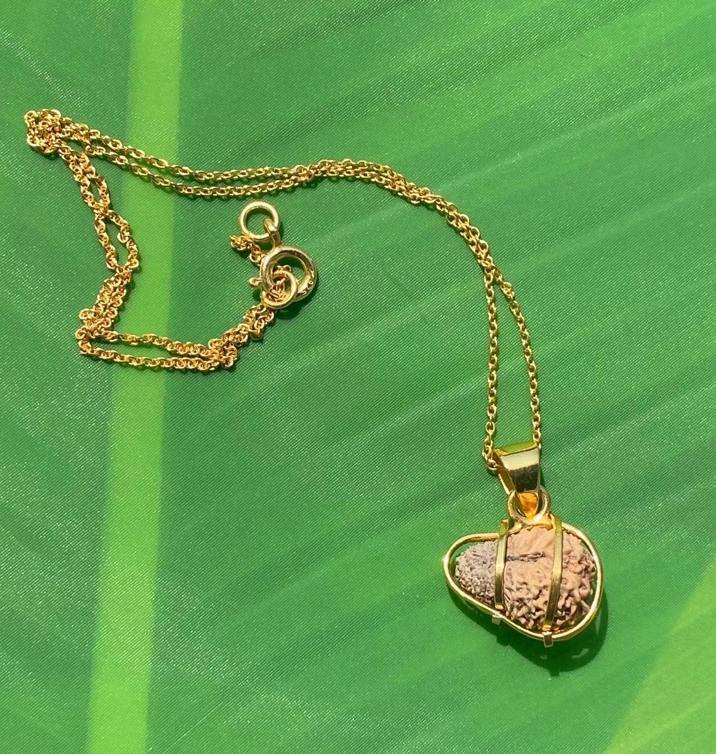 【ルドラクシャ２１面クベーラ】ペンダント★ネックレス（２６ーA）