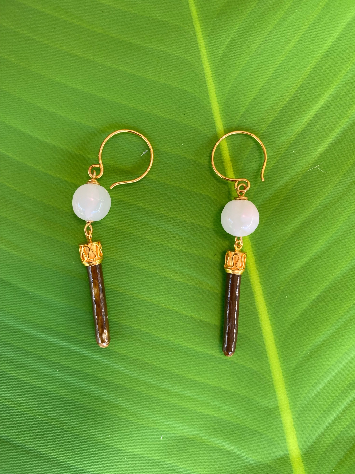 【神秘のケオン茎 × 聖なるグリーンウリ】ピアス(フック部分２２金コーティング９２５シルバー)